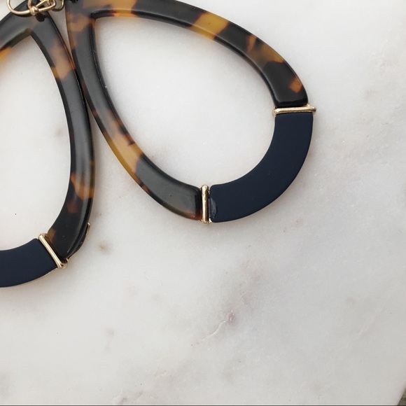 YVES Acrylic Tear Drop Earrings - TORT/NVY - Picture 3 of 4